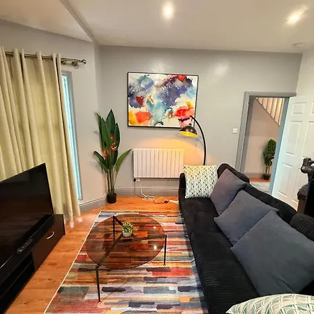 公寓 Colourful 2-bed Flat Near Teesside Uni 米德尔斯伯勒