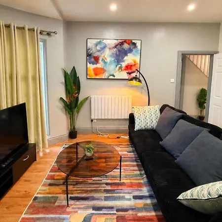 Colourful 2-bed Flat Near Teesside Uni * Middlesbrough