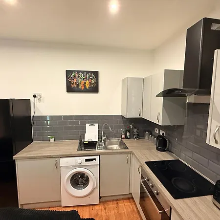 Colourful 2-bed Flat Near Teesside Uni Apartment Middlesbrough